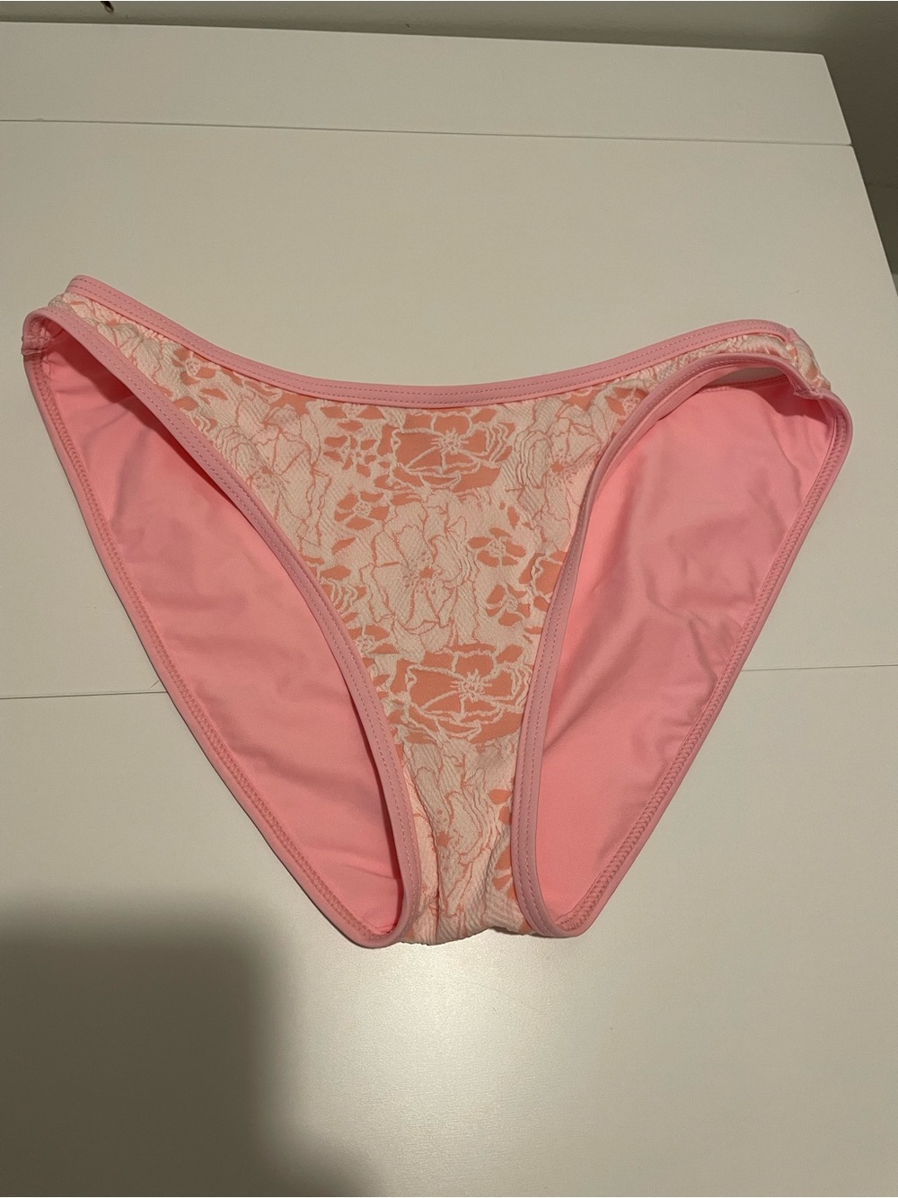 Berlook Brand Women's size Medium NWT Pink White Floral Textured Bikini Bottoms